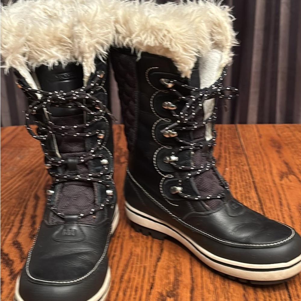 HELLY HANSEN Black Lace-Up Winter Boots  Size 7 (LS-47)